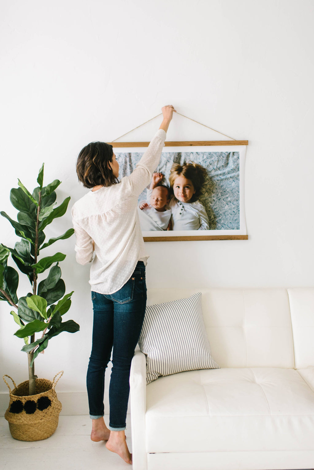 19" MAGNETIC Poster Hanger Frame™ for 12x18" Landscape