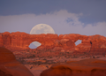 Windows Moonrise – Arches National Park