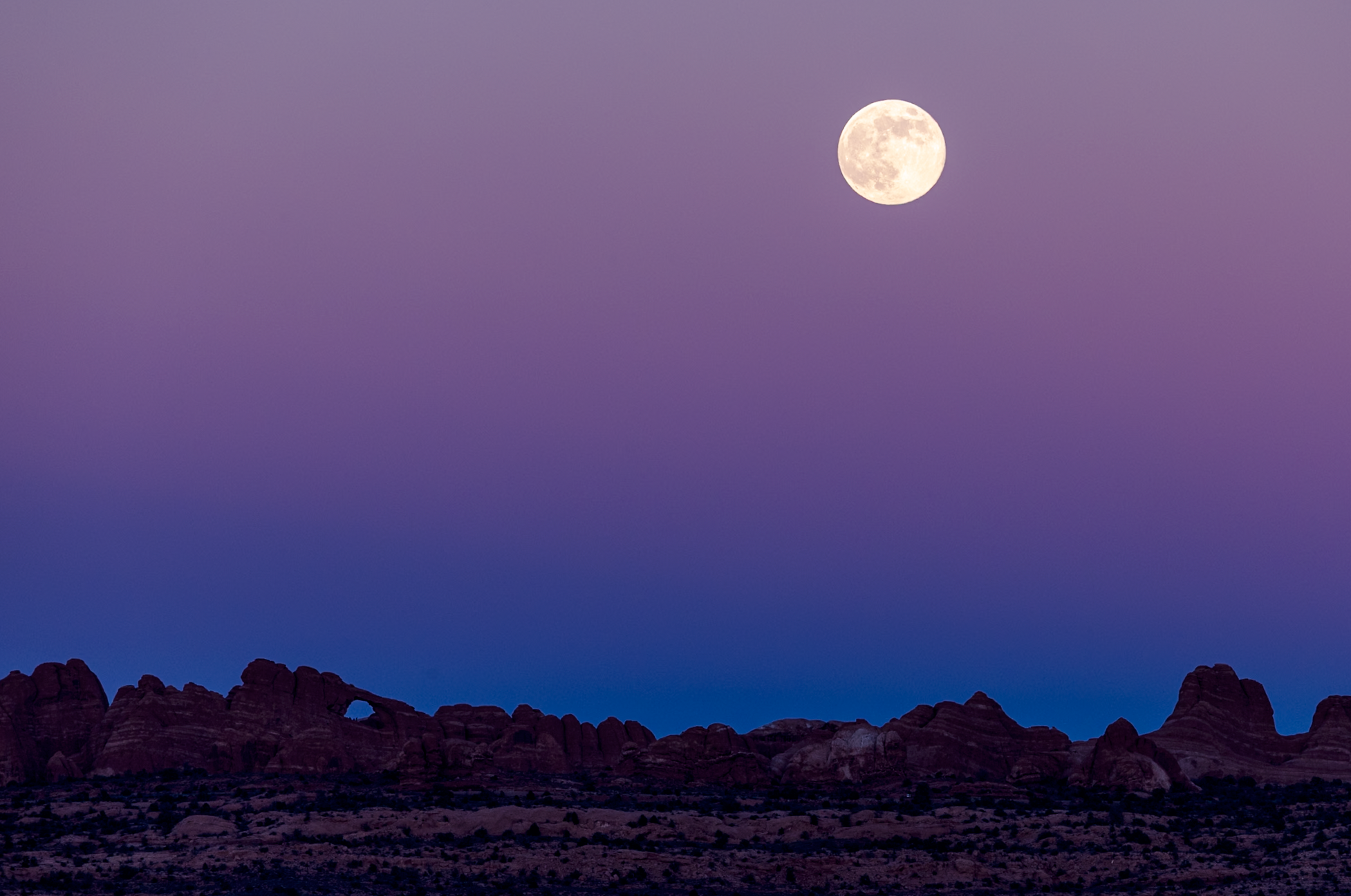 Skyline Arch Moonrise – Arches National Park